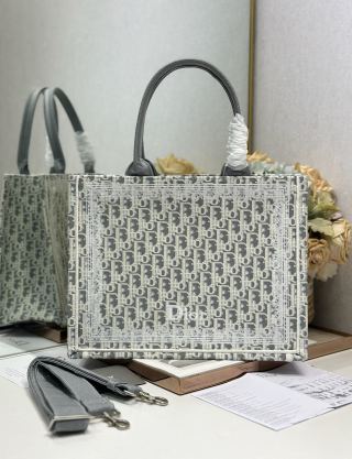 CD Book Tote with Gray Oblique pattern and White Lace Frame in Canvas 288356