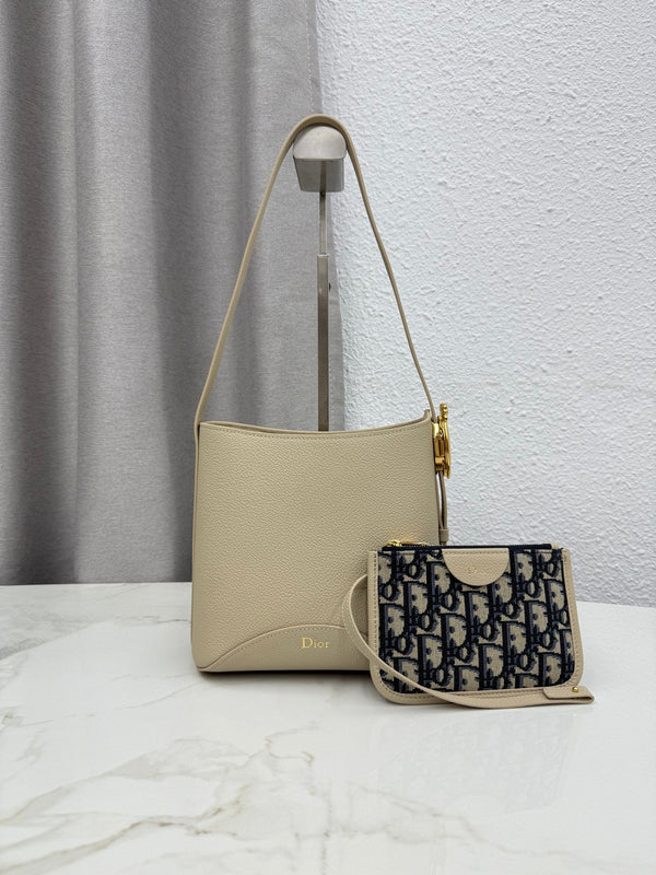 CD 2026 Medaillon Bucket Bag 19.5cm Calfskin