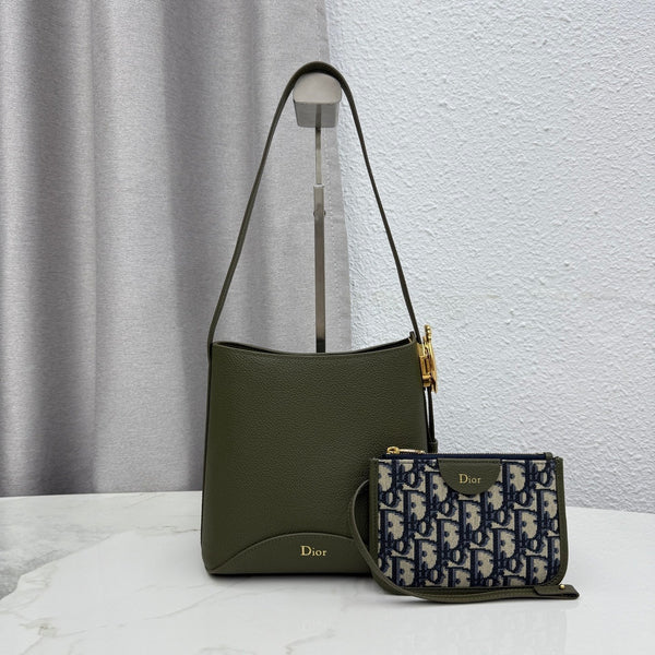 CD 2026 Medaillon Bucket Bag 19.5cm Calfskin