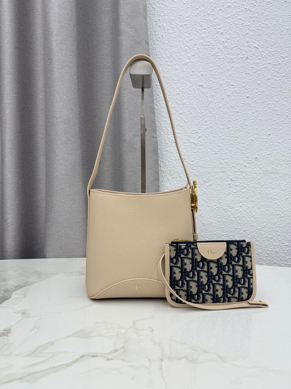 CD 2026 Medaillon Bucket Bag 19.5cm Calfskin