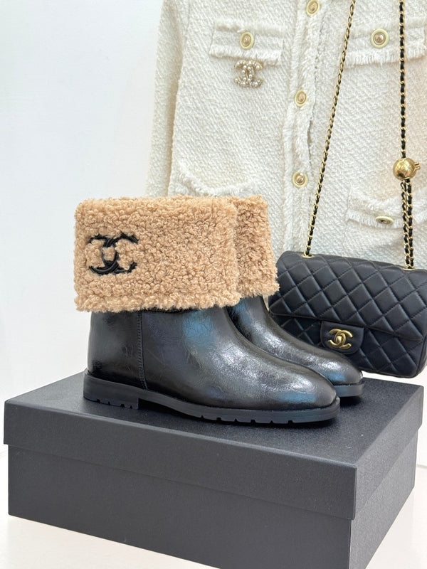 CC 26FW Low-Cut Boots Fold-Over Shearling Cuffs Leather 188554
