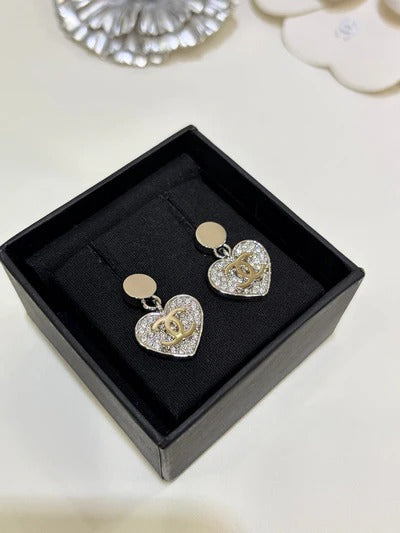 Boucles d'oreilles pendantes cœur entièrement diamantées Double C Chanel 2026