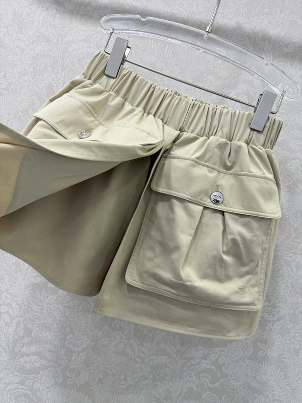Shorts-jupe cargo Chanel 2026 à grandes poches coton kaki 359637