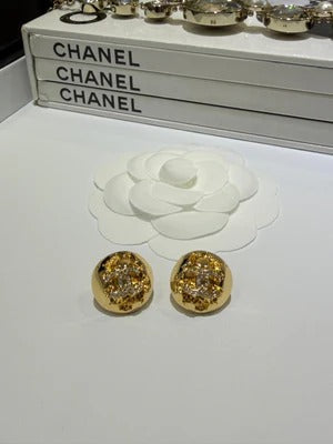 Boucles d'oreilles clous doubles C en or, serties de diamants, collection Or 2026
