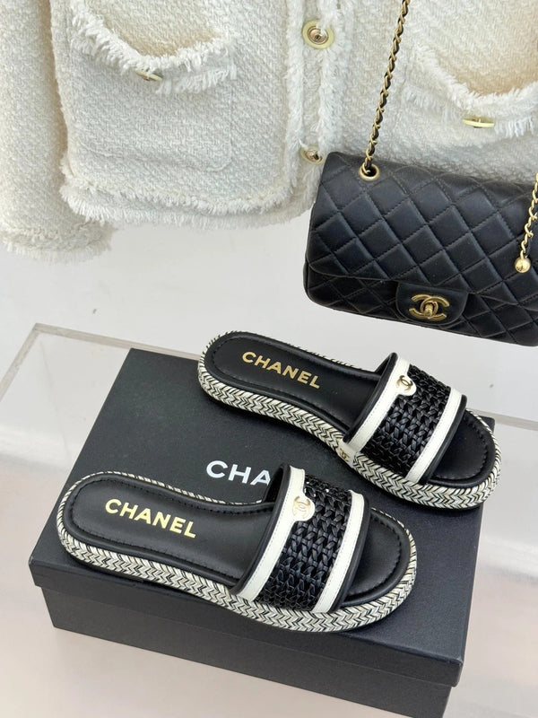 CC 2026 Chaussons Double C Agneau Tressé