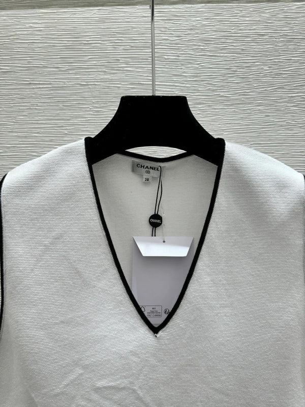 Chanel 2026 V-neck Knit Vest Black White Cotton Polyamide
