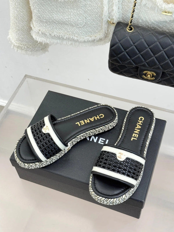 CC 2026 Chaussons Double C Agneau Tressé
