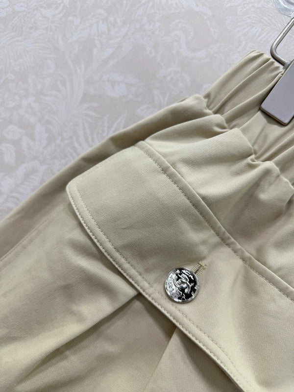 Shorts-jupe cargo Chanel 2026 à grandes poches coton kaki 359637