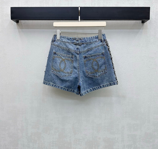 Short en jean Chanel 2026 en patchwork et ourlets, coton bleu 239252