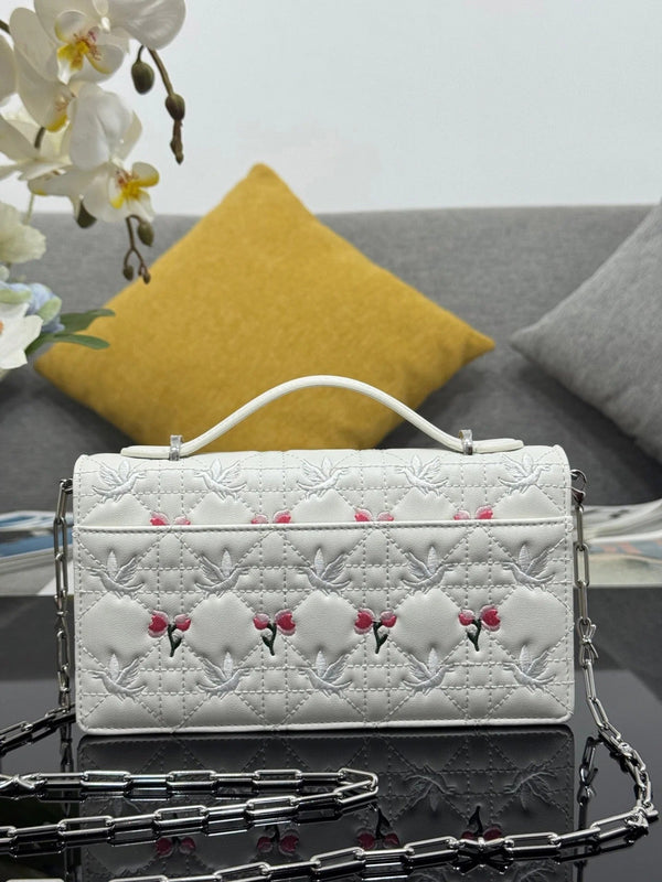 CD 2026 Dioramour My Dior Bag 21cm White Lambskin 158285