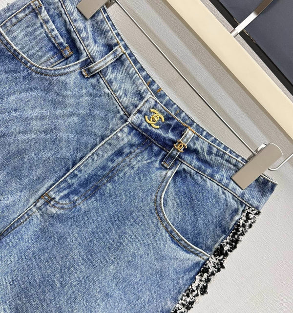 Short en jean Chanel 2026 en patchwork et ourlets, coton bleu 239252