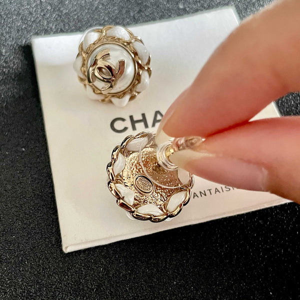 CC Pendant Double C White Pearl Gold Earrings 558642