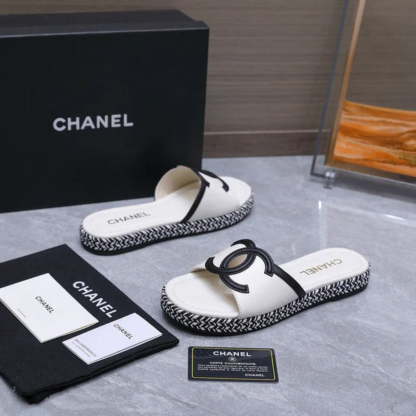 CC 2026 Slippers White Sheepskin 758400