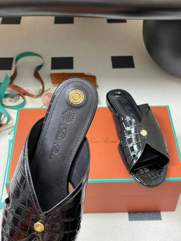 MULES PLATES EN CUIR DE VEAU NOIR GRAIN SERPENT