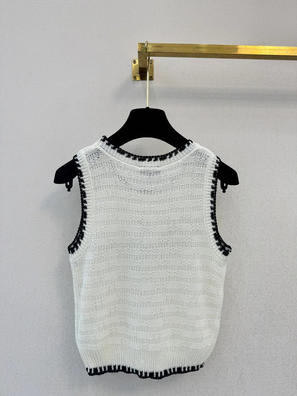 Chanel 2026 Gilet en laine blanc et noir avec logo brodé 364271