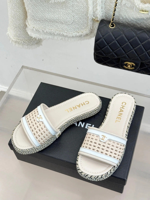 CC 2026 Chaussons Double C Agneau Tressé
