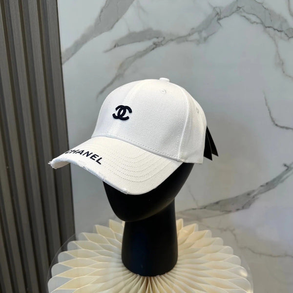Casquette de baseball en coton Chanel à logo brodé 237396