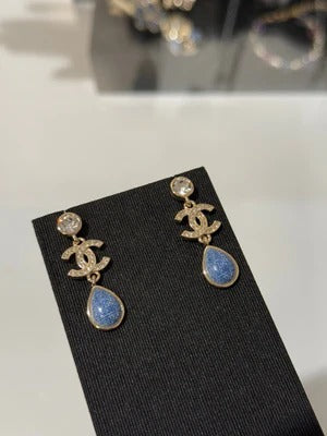 Boucles d'oreilles en jean pendentif en forme de goutte d'eau à double C en diamant rond doré clair CC 2026