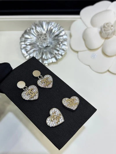 Boucles d'oreilles pendantes cœur entièrement diamantées Double C Chanel 2026