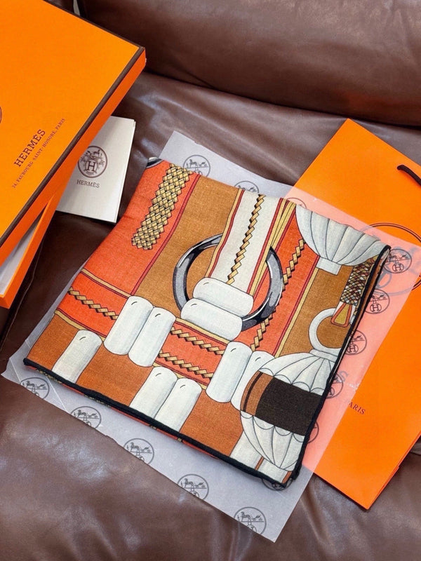 HM 26s Printed Square Scarf 140 In Silk 309332