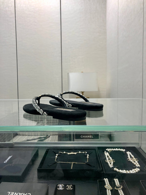 THONG SLIDE IN BLACK SUEDE WITH WHITE CRYSTALS