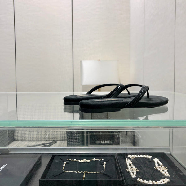 INFRADITO IN CAMOSCIO NERO CON CRISTALLI