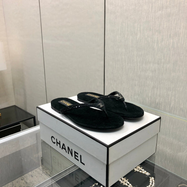 INFRADITO IN CAMOSCIO NERO CON CRISTALLI