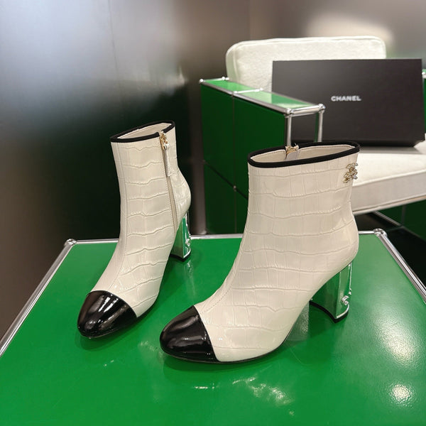 Chanel 2025𝐒𝐒 High Heeled Ankle Boots Cream and Black Glossy Leather 507546