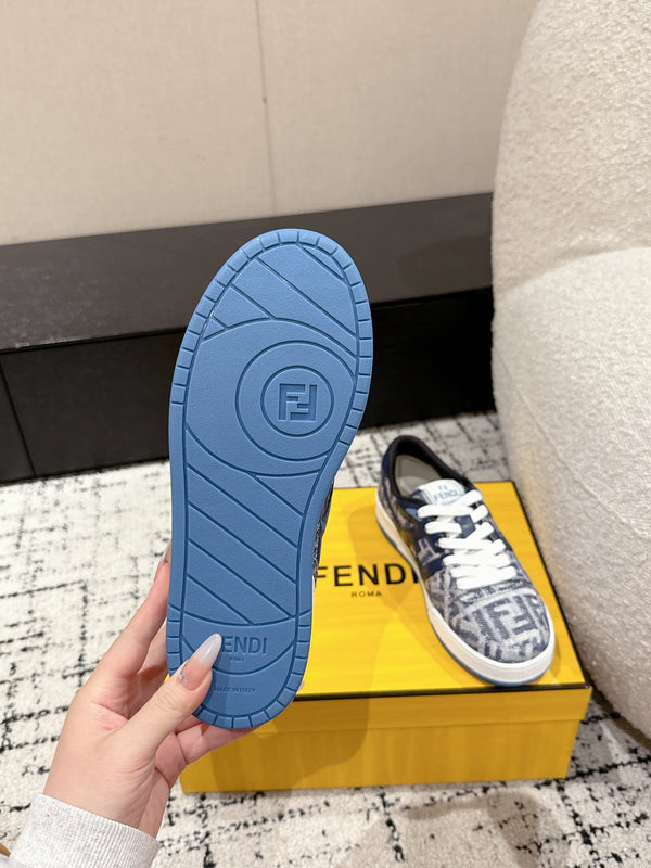 Baskets Fendi Match en jean bleu 679610