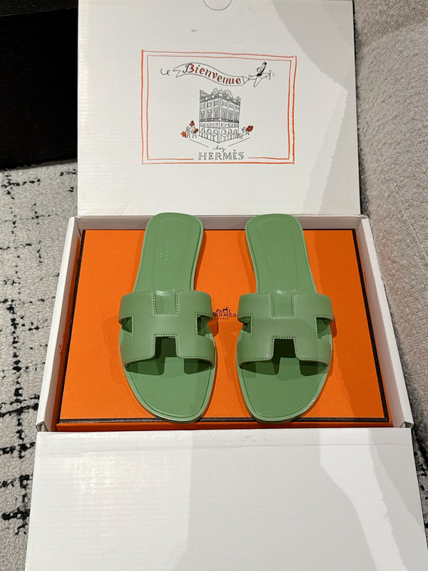 HM 25 Oran Sandal Green Calfskin