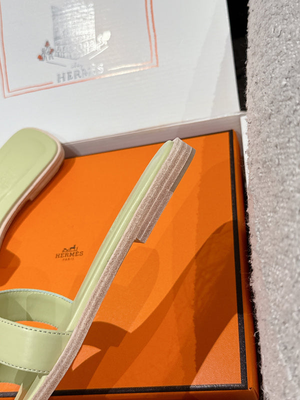 HM 25 Oran Sandal Light Green Calfskin