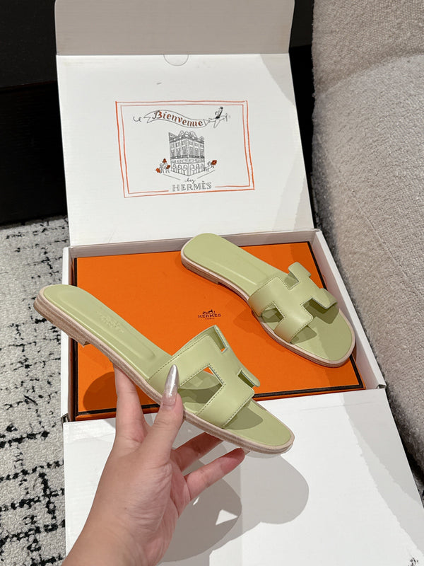 HM 25 Oran Sandal Light Green Calfskin