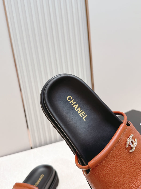 CC Flat Slip-on Sandals Brown Grain Leather 798337