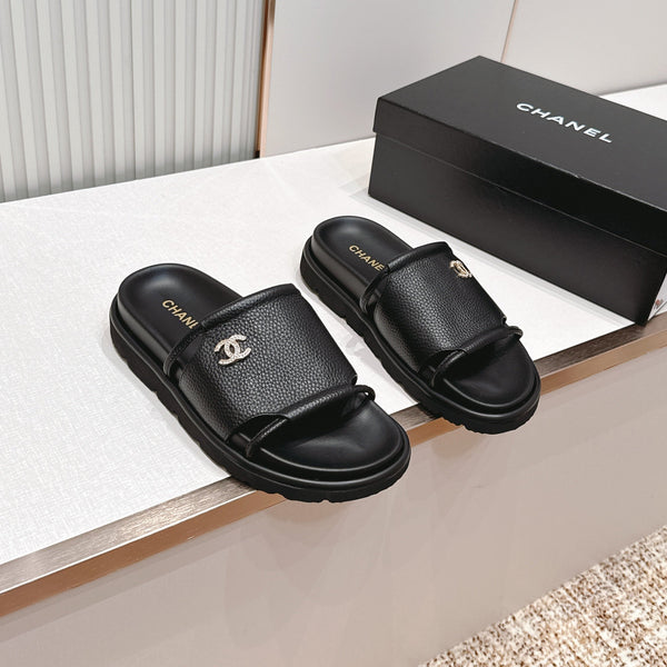 CC Flat Slip-on Sandals Black Grain Leather 798338