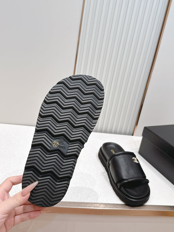 CC Flat Slip-on Sandals Black Grain Leather 798338