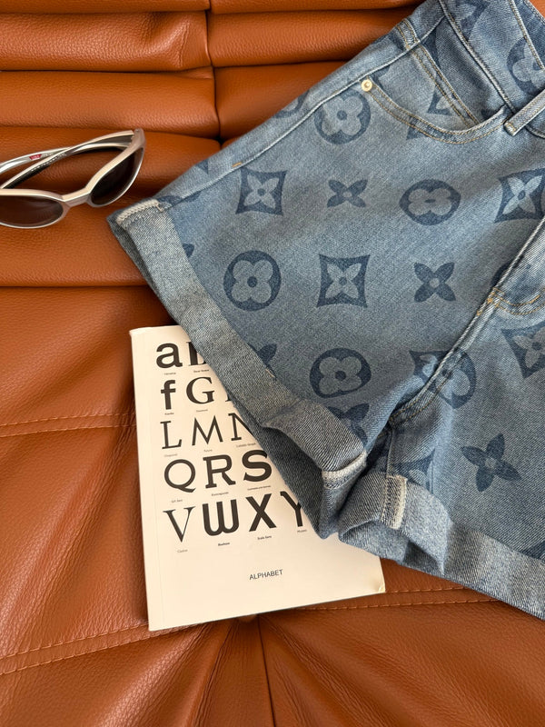 LV High waist and rolled hem design Denim Shorts Blue Cotton