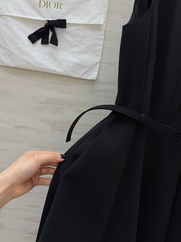 CD 26s Mid-Length Flared Dress Belt Black Wool and Silk Shantung 414143