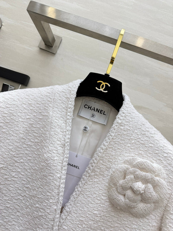 CC 26s Tweed Camellia Brooch Cropped Jacket White 438867