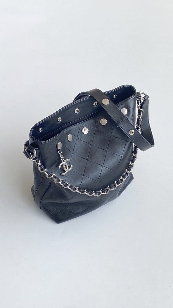 CC vintage hobo bag 31 black lambskin