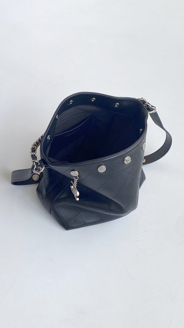 CC vintage hobo bag 31 black lambskin
