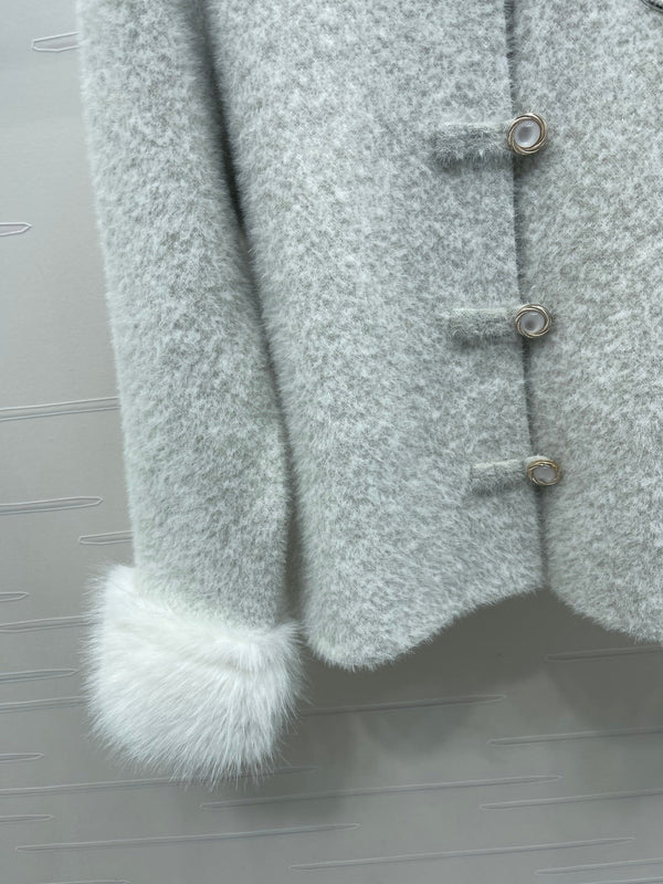 Chanel 2025 Cardigan à col ras du cou et manches en fourrure Gris clair Polyester Laine 319594