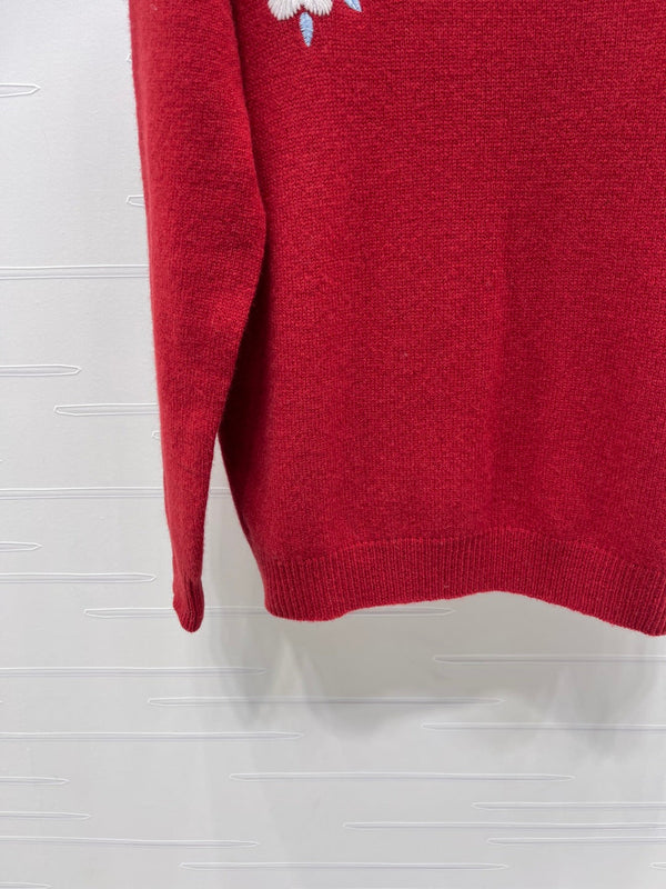 Pull rouge en maille Chanel à motifs floraux brodés 340997