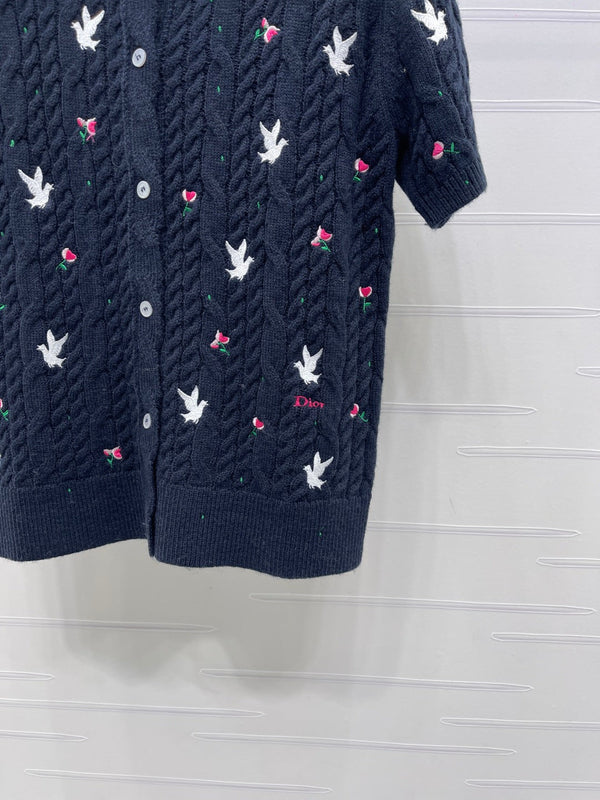CD SS26 Polo en maille brodé oiseau rose marine cachemire 351083