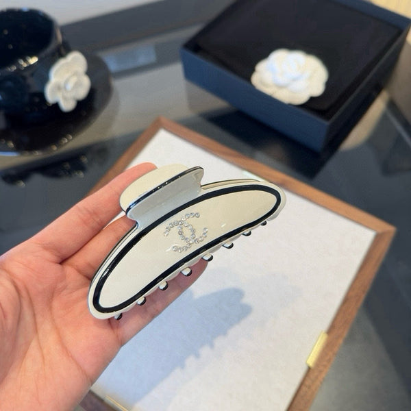 CC 26s White Claw Hair Clip 275575
