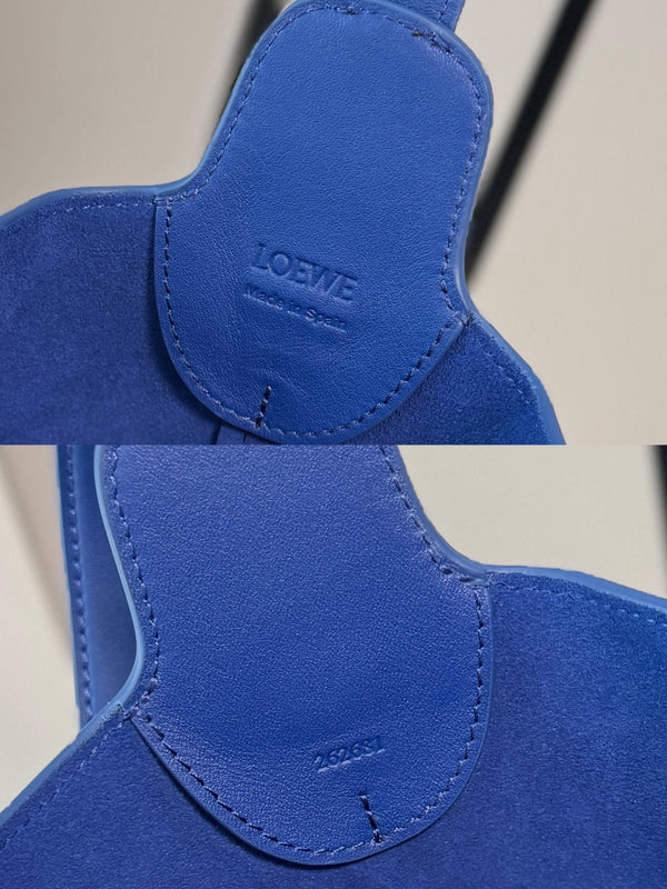 Loew Medium Bilbao Bucket Blue Smooth Calfskin 289318)