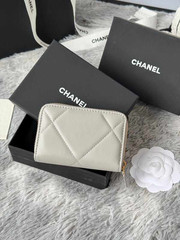 CC 19 Quilted Zipper Coin Purse Gray Gold-Tone Sheepskin 242802