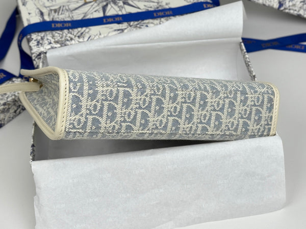 CD 30 Montaigne Dea Pouch 26cm White Blue Jacquard 258615