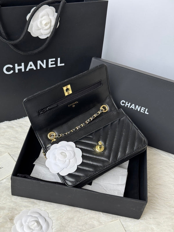 CC 2025 Woc 19cm Bag Black Gold Lambskin 299732