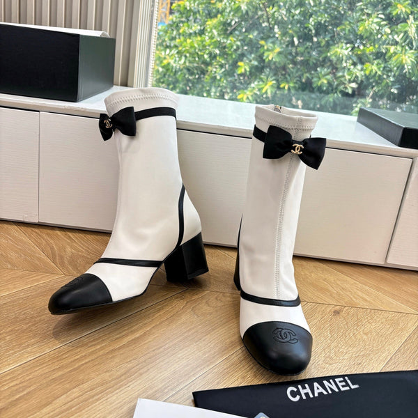 CC 25 Short Boot White Calfskin Black Bow 430317