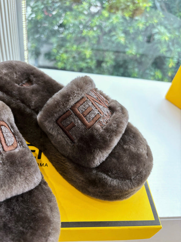 Fendi 25ss Slippers Taupe Brown Wool 507103